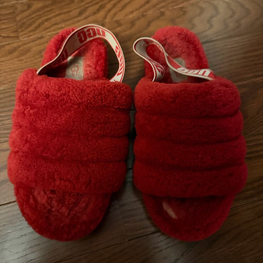 UGG Women’s Fluff Yeah Slides in Ribbon Red Size 6 - Picture 2 of 9